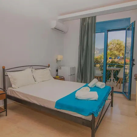 Akrotiri Hotel