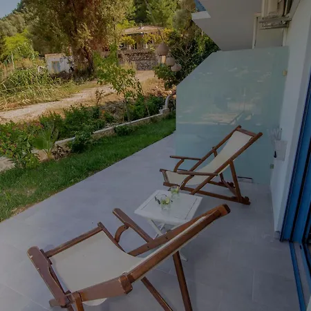 Akrotiri Hotel