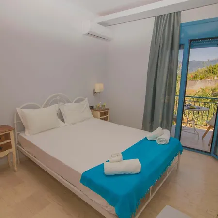 Akrotiri Hotel