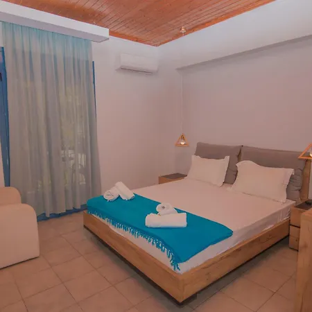 Akrotiri Hotel