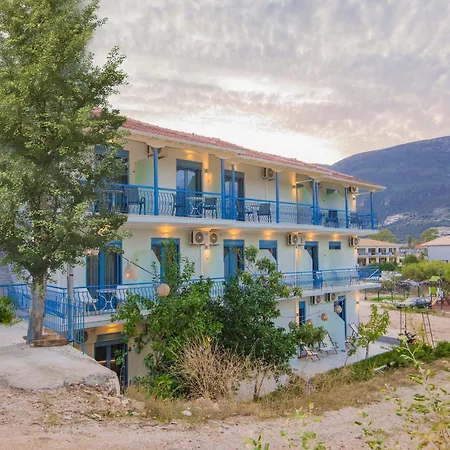 Akrotiri Hotel